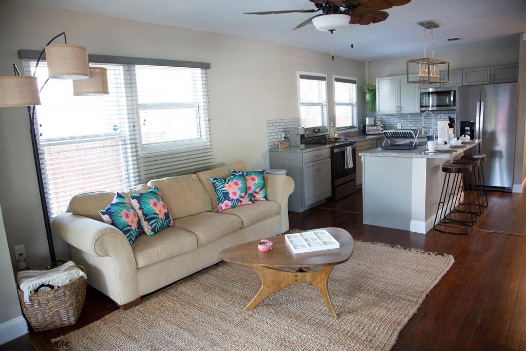 Two Bedroom Ranch With Private Deck Close To Beach Lake Worth Beach Kültér fotó